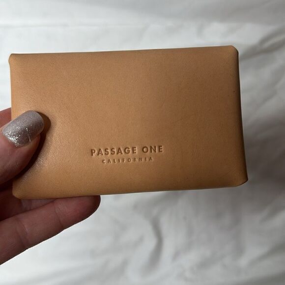 Passage One California Leather Change Purse. - Picture 4 of 7